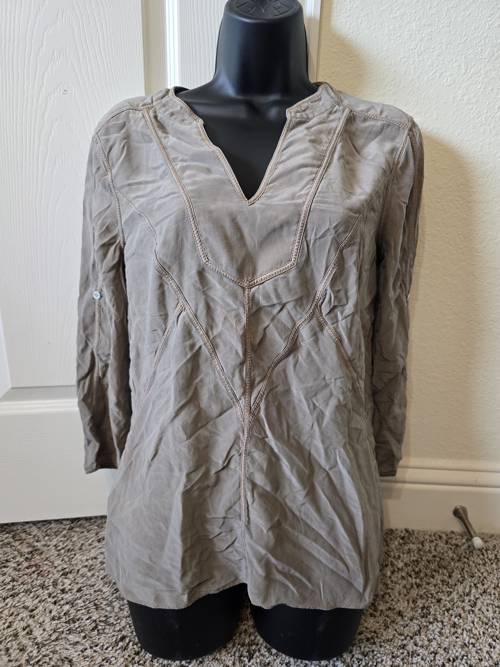 BCBGMaxAzria Taupe V-Neck Long Sleeve Tunic